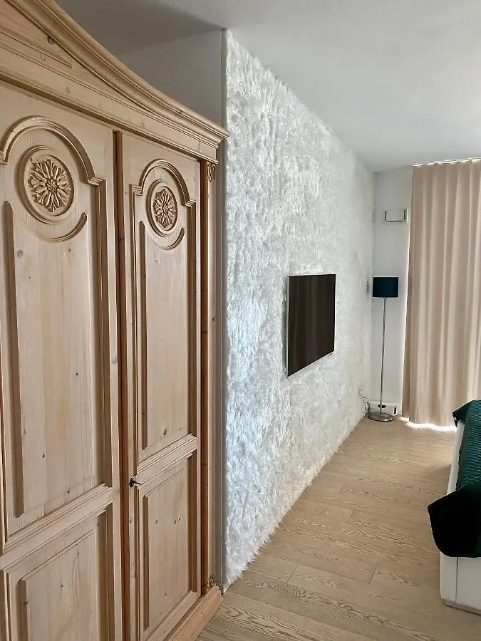 Alpen-Panorama Suite: Luxurious Mountain View Retreat in Munich
