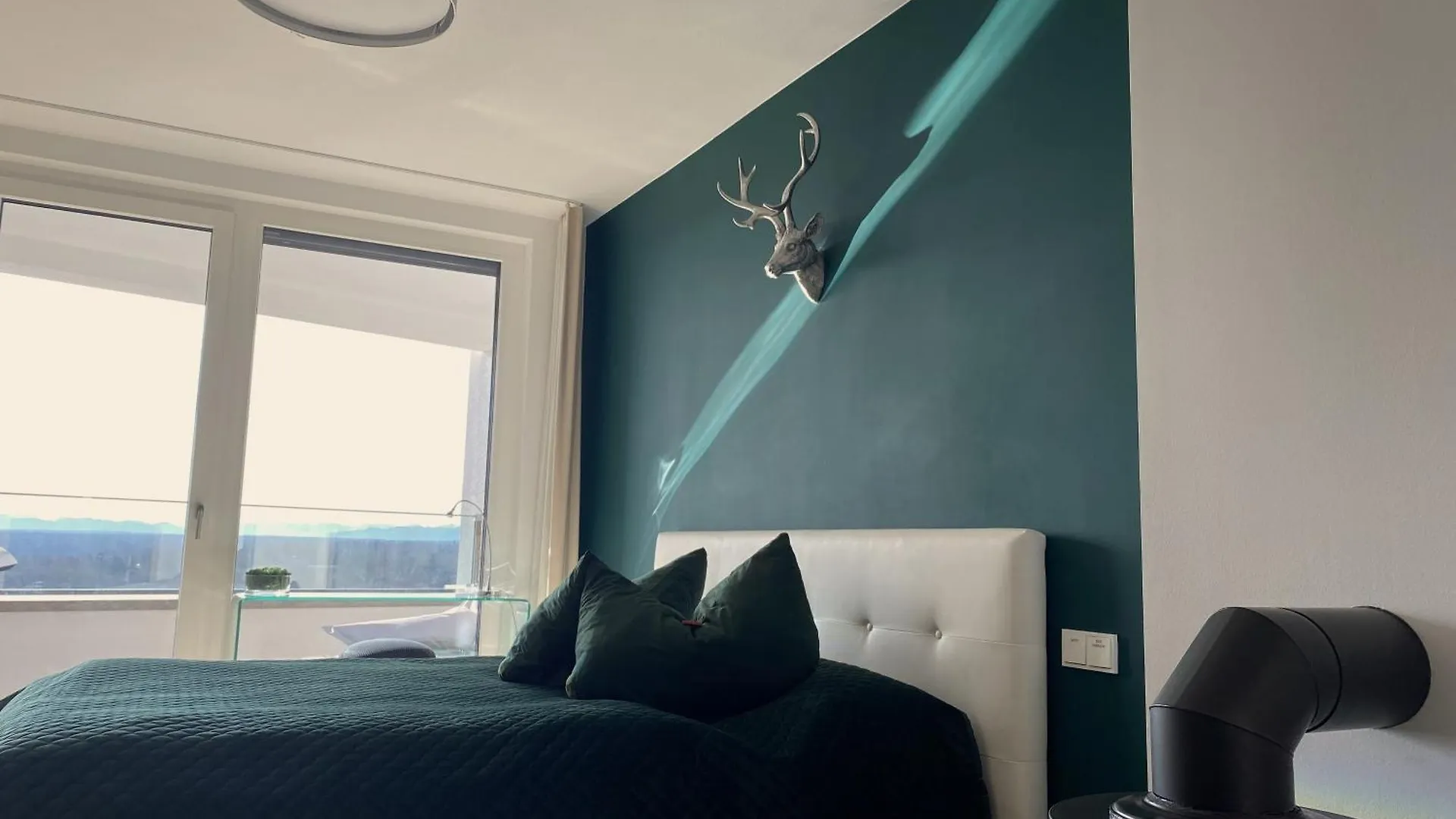 Homestay Alpen-Panorama Suite: Luxurious Mountain View Retreat in Munich