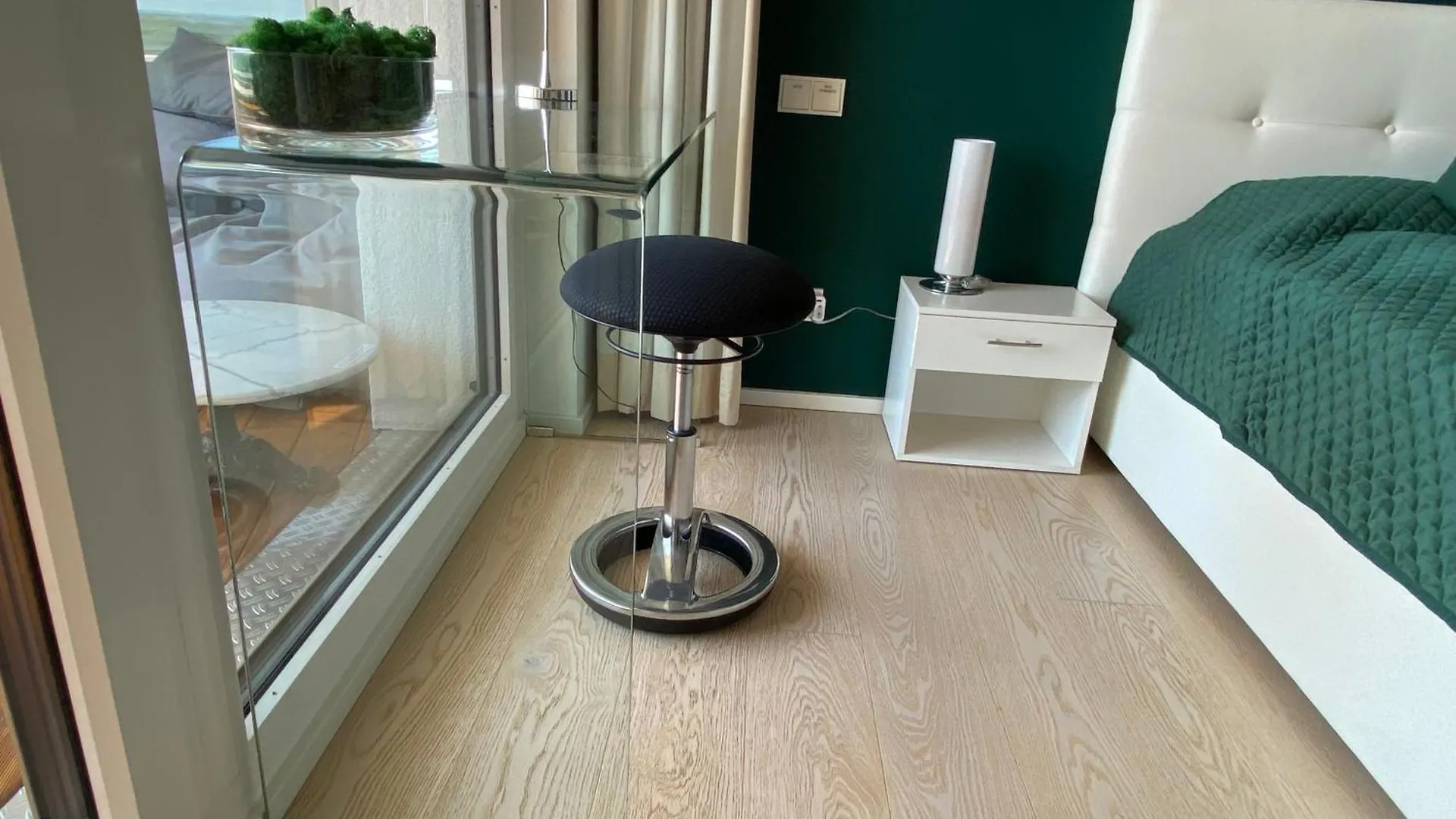Alpen-Panorama Suite: Luxurious Mountain View Retreat in Munich Homestay