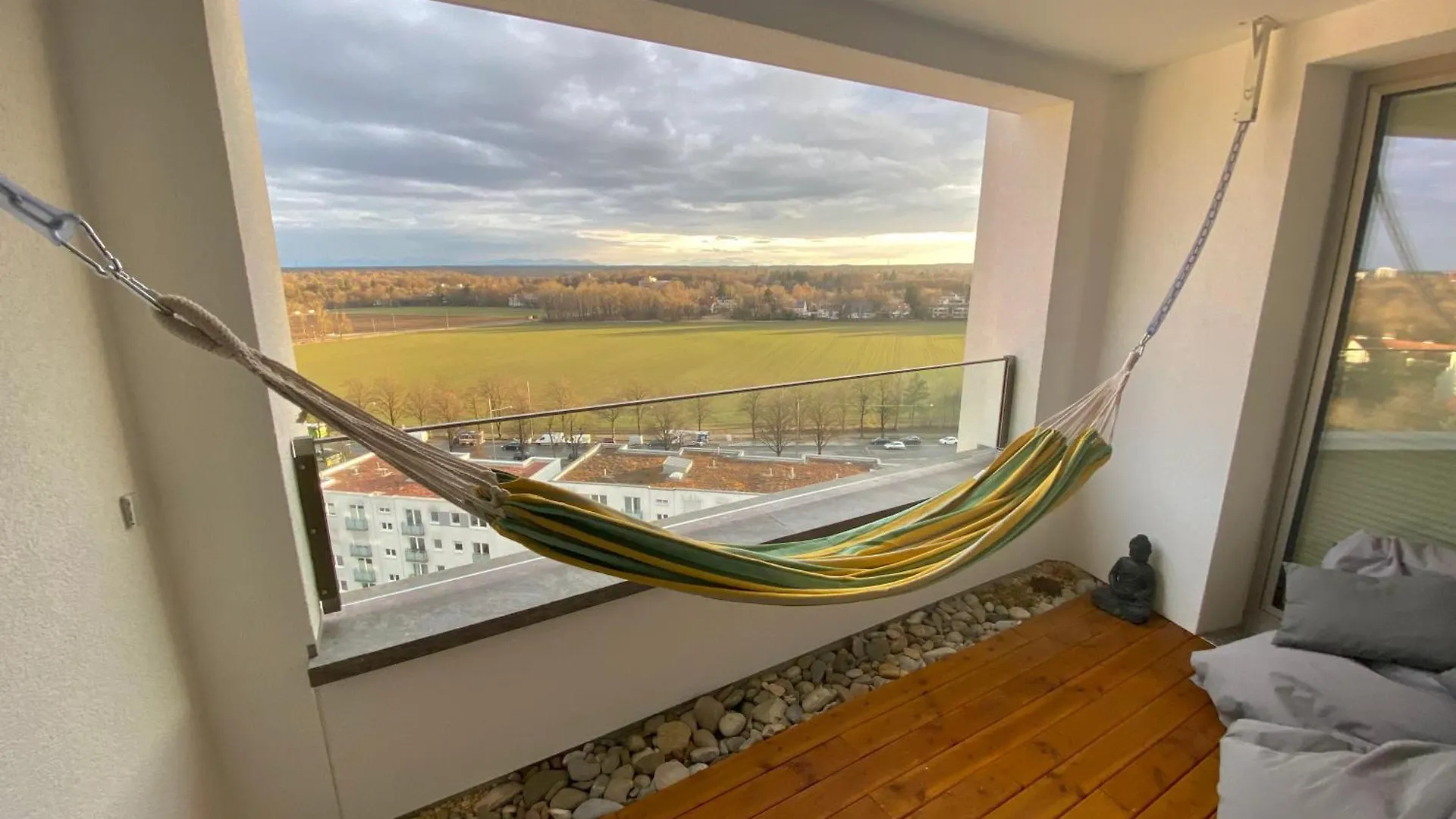 Alpen-Panorama Suite: Luxurious Mountain View Retreat in Munich